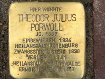Historischer Ort: Stolperstein für Theodor Porwoll, Foto des Stolpersteines