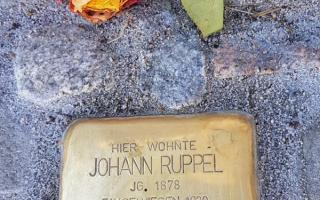 Historischer Ort: Stolperstein für Johann Ruppel, Foto des Stolpersteines