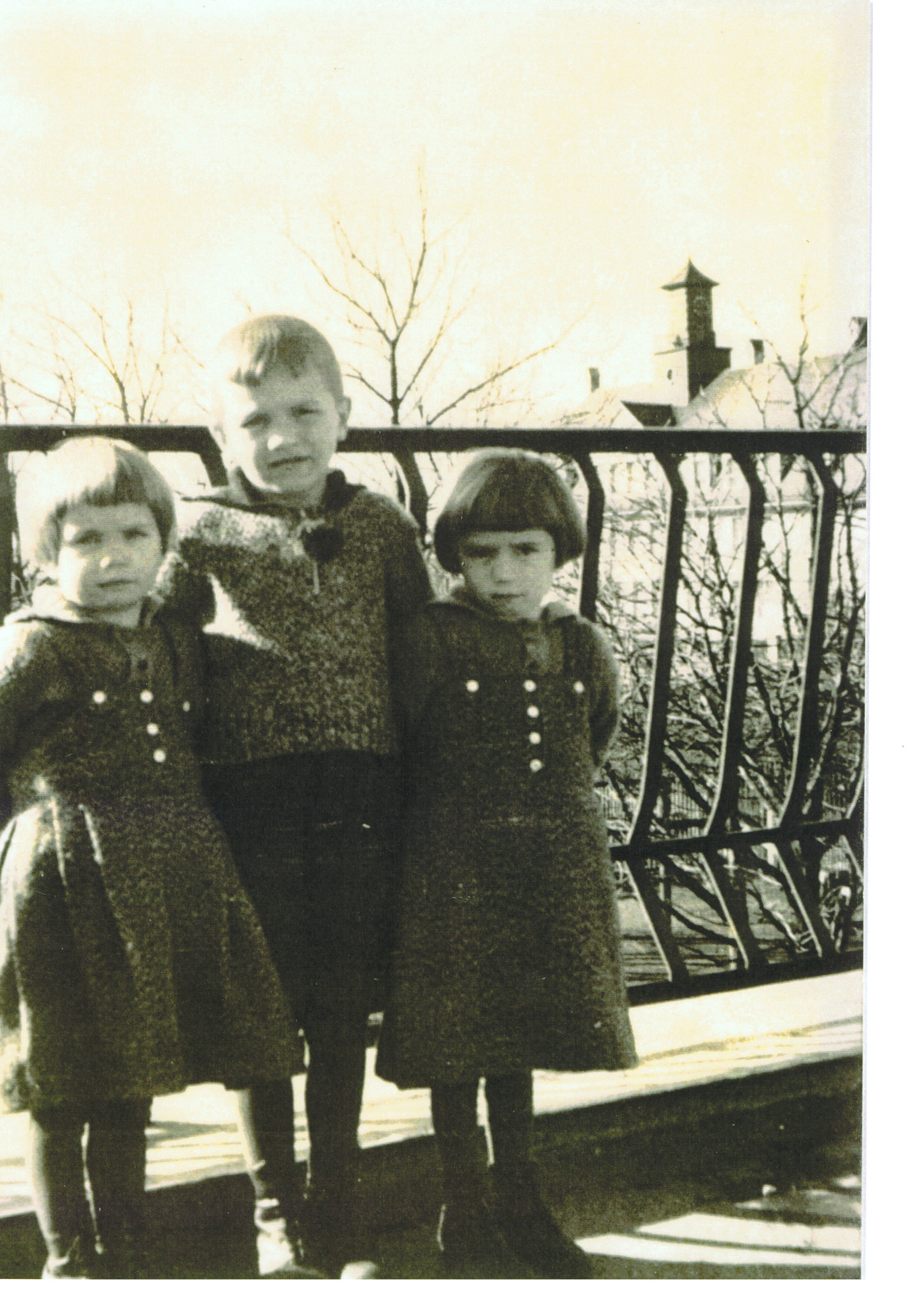 Opferbiographie: Ernst Lossa, Foto mit seinen Schwestern