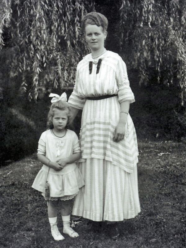 Opferbiografie: Anna Lehnkering, Foto mit Mutter