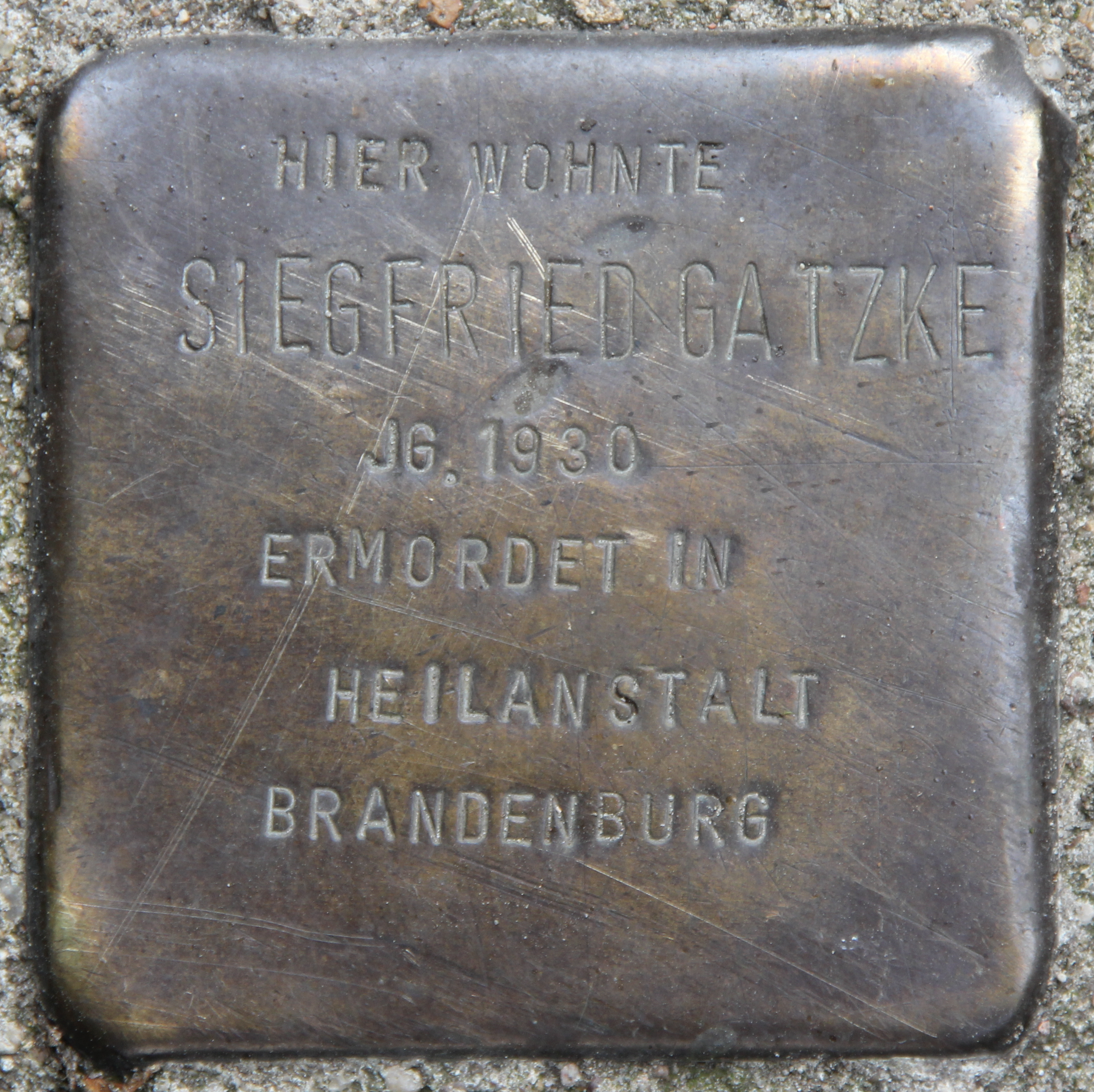 Historischer Ort: Stolperstein für Sigfried Gatzke, Foto des Stolpersteines