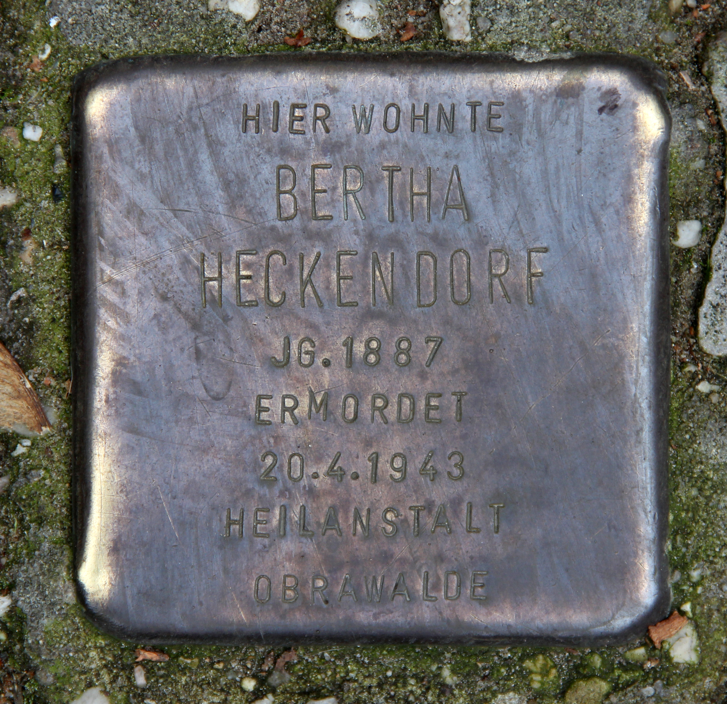 Hisorischer Ort: Stolperstein für Bertha Heckendorf, Foto des Stolpersteines