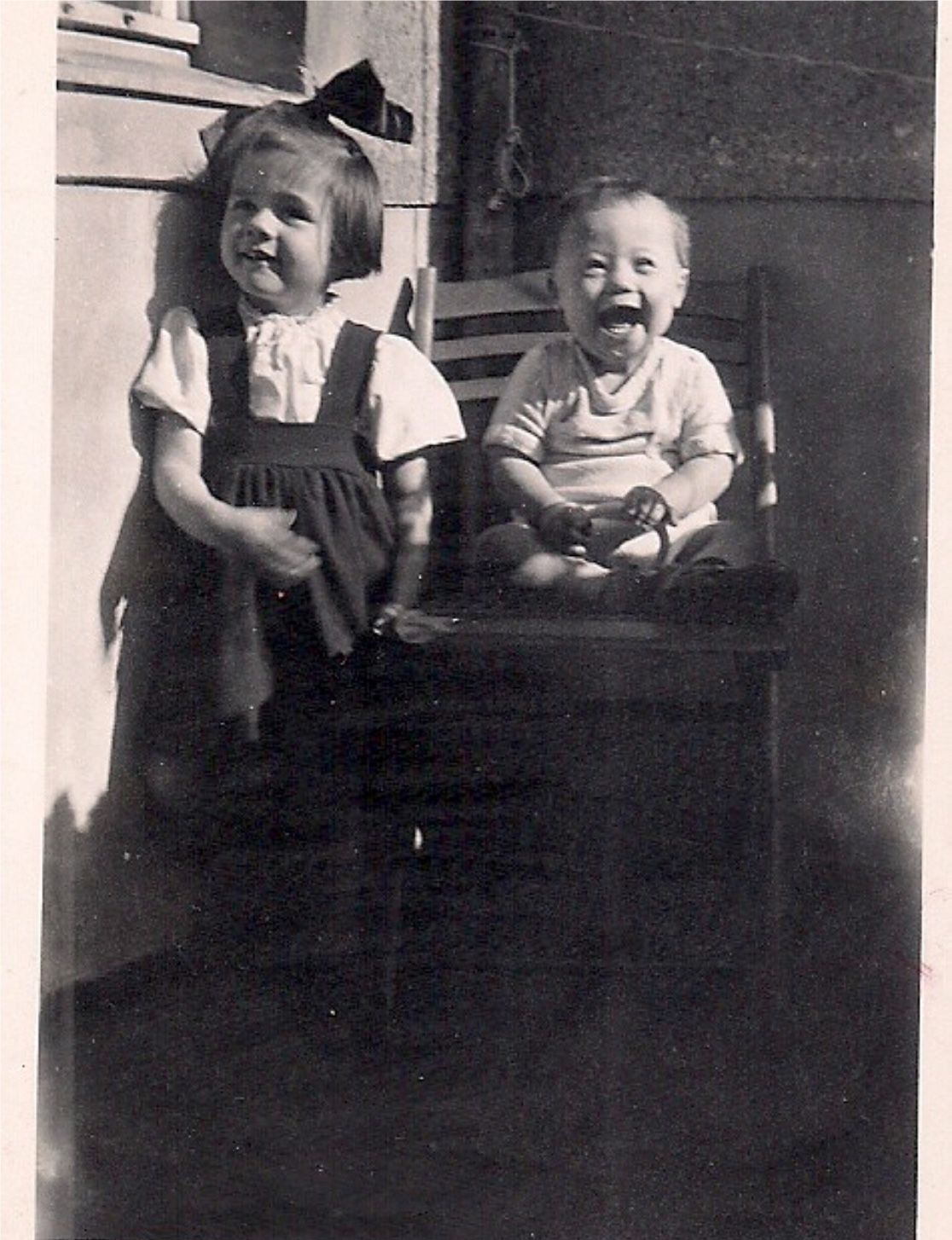 Opferbiographie: Wolfgang Götz Zerban, Foto aus dem Jahr 1943 mit seiner Schwester Marianne