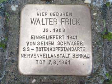 Historischer Ort: Stolperstein für Walter Frick, Foto des Stolpersteines