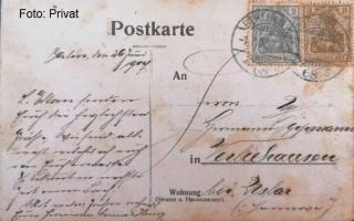 Das Foto zeigt eine alte Postkarte mit handschriftlichen Notizen und einer Briefmarke. Die Karte ist datiert "Berlin, den 16. März 1907" und adressiert an "Herrn L.Hippmann in Herleshausen". Eine braune 5-Pfennig- und eine orange 3-Pfennig-Briefmarke sind oben rechts angebracht, gestempelt mit "63 17.3.07 6-7N". Darunter steht "Foto: Privat".